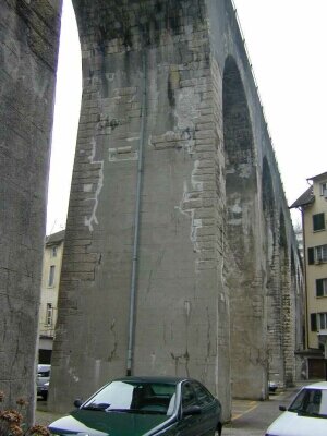 Sanierungsbedüftiges Viadukt